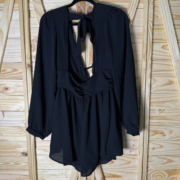 NWT, Medium, Black, Plunge Neck and Back, Romper, PrettyLittleThing - Picture 3 of 12